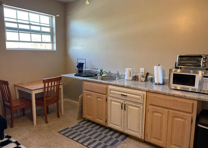Apartment Emerald Loft Swimming Pool Kitchen Dwntwn
