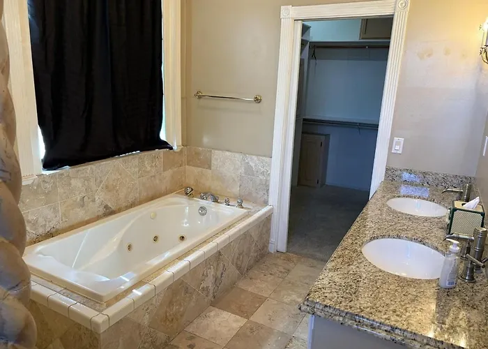 Apartment Emerald Loft Swimming Pool Kitchen Dwntwn