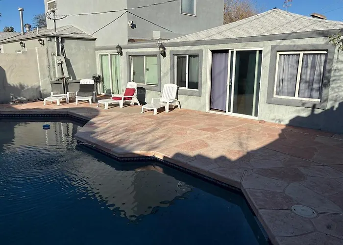 Emerald Loft Swimming Pool Kitchen Dwntwn