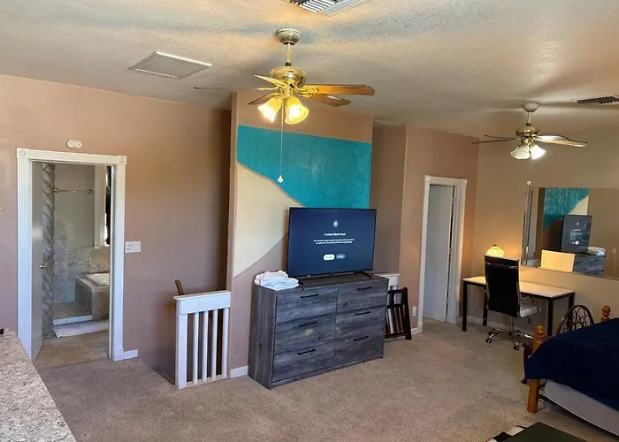 Apartment Emerald Loft Swimming Pool Kitchen Dwntwn *