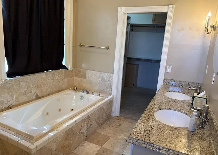 Emerald Loft Swimming Pool Kitchen Dwntwn *