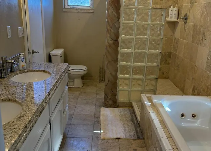 Emerald Loft Swimming Pool Kitchen Dwntwn Phoenix